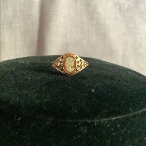 10 carat gold cameo ring